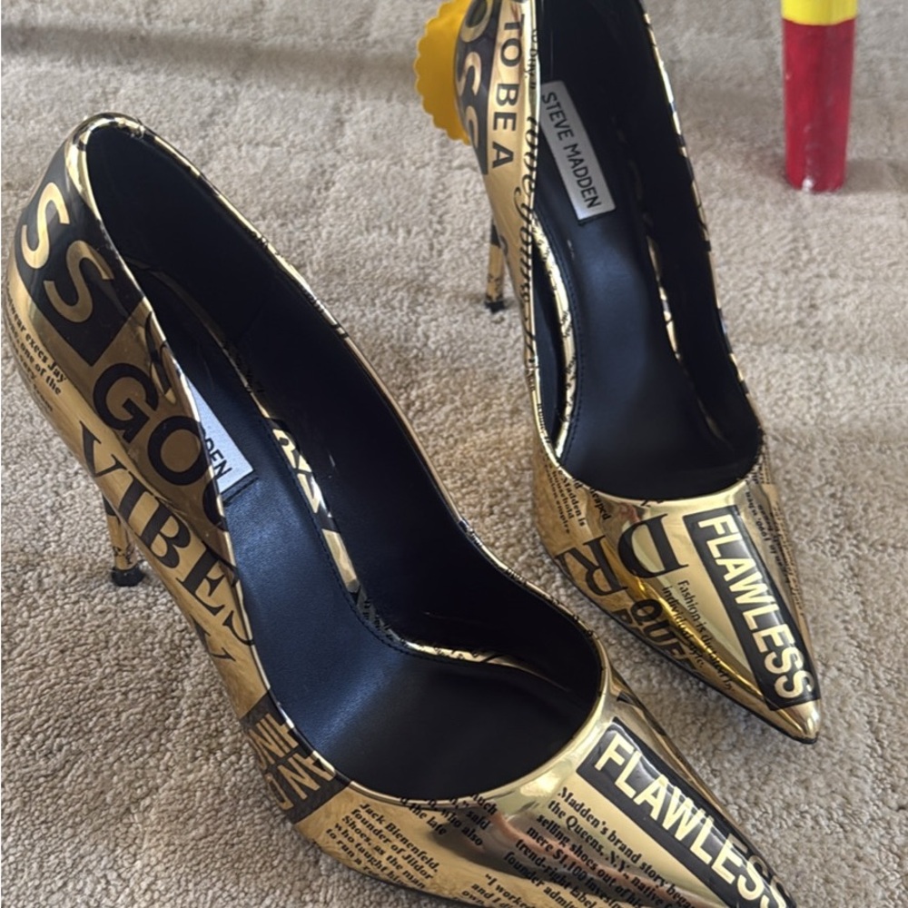 Steve Madden Black and Gold Graphic Heels